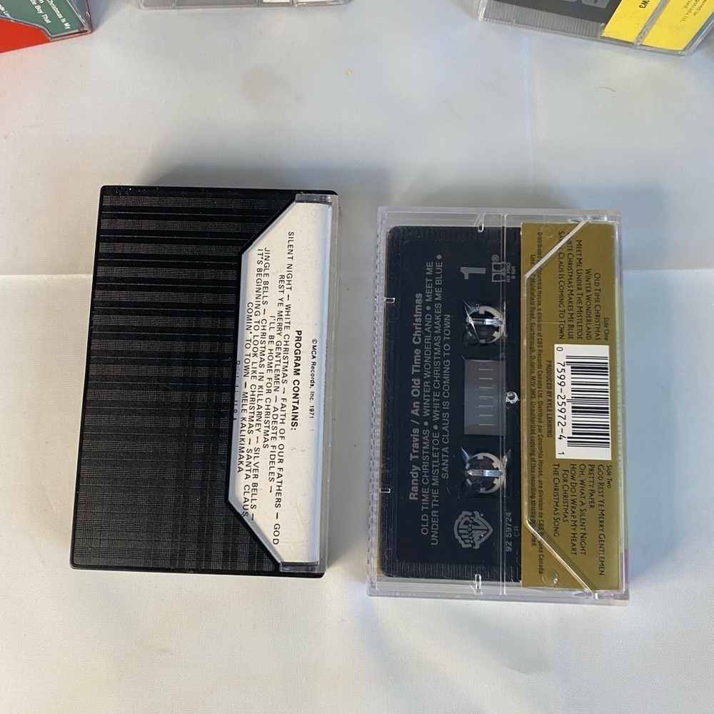 VINTAGE 1984 Bing Crosby Merry Christmas, plus other various cassettes lot - Picture 7 of 7